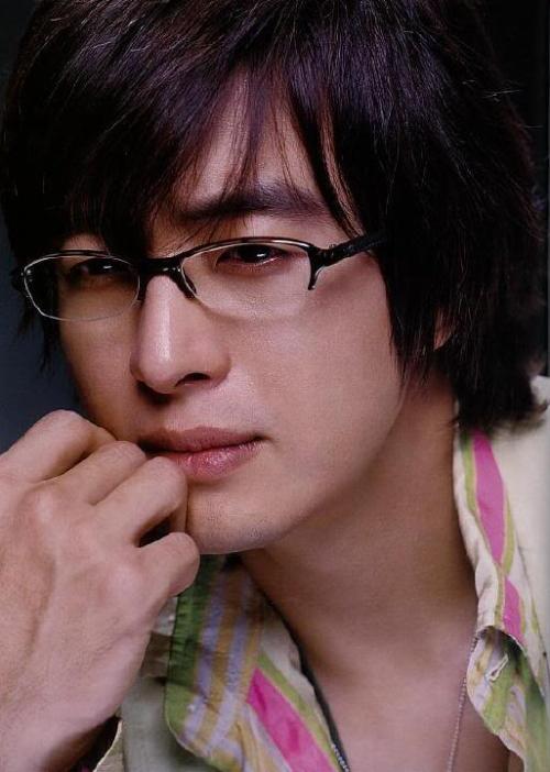 Бэй Юн Жун цагаан хэрмэн хашаандаа  цор ганцаараа амьдарсаар